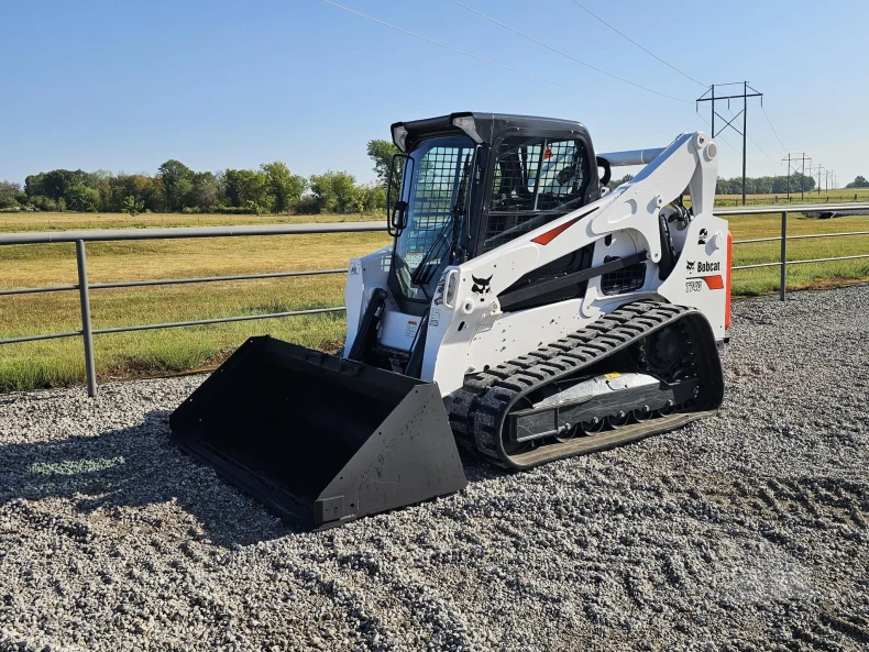 2022 BOBCAT T740 Compact Track Loader
